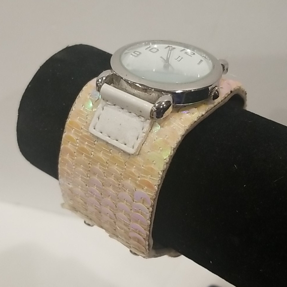 PINK SEQUIN Cuff Bracelet Ladies Watch - Picture 2 of 4